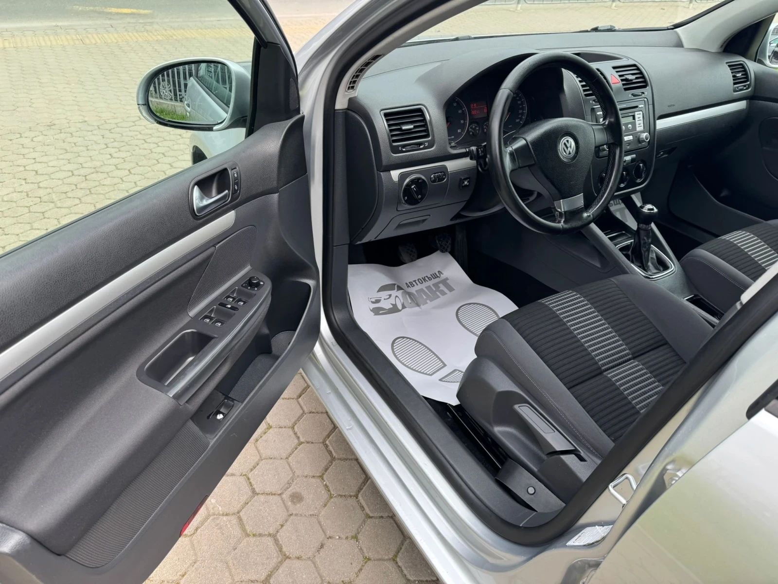 VW Golf 1.6i/ГАЗ, снимка 8 - Автомобили и джипове - 54394723