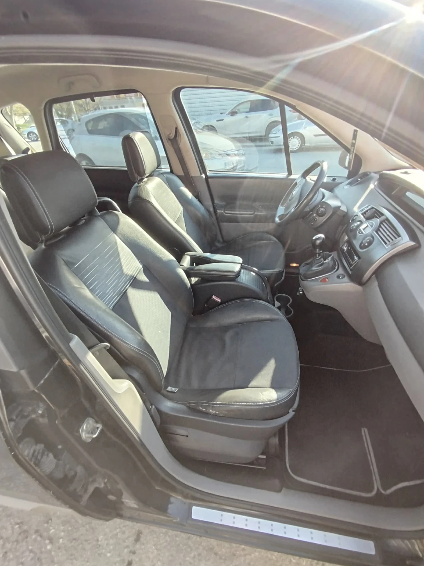 Renault Scenic 2.0 бензин , снимка 7 - Автомобили и джипове - 54528791