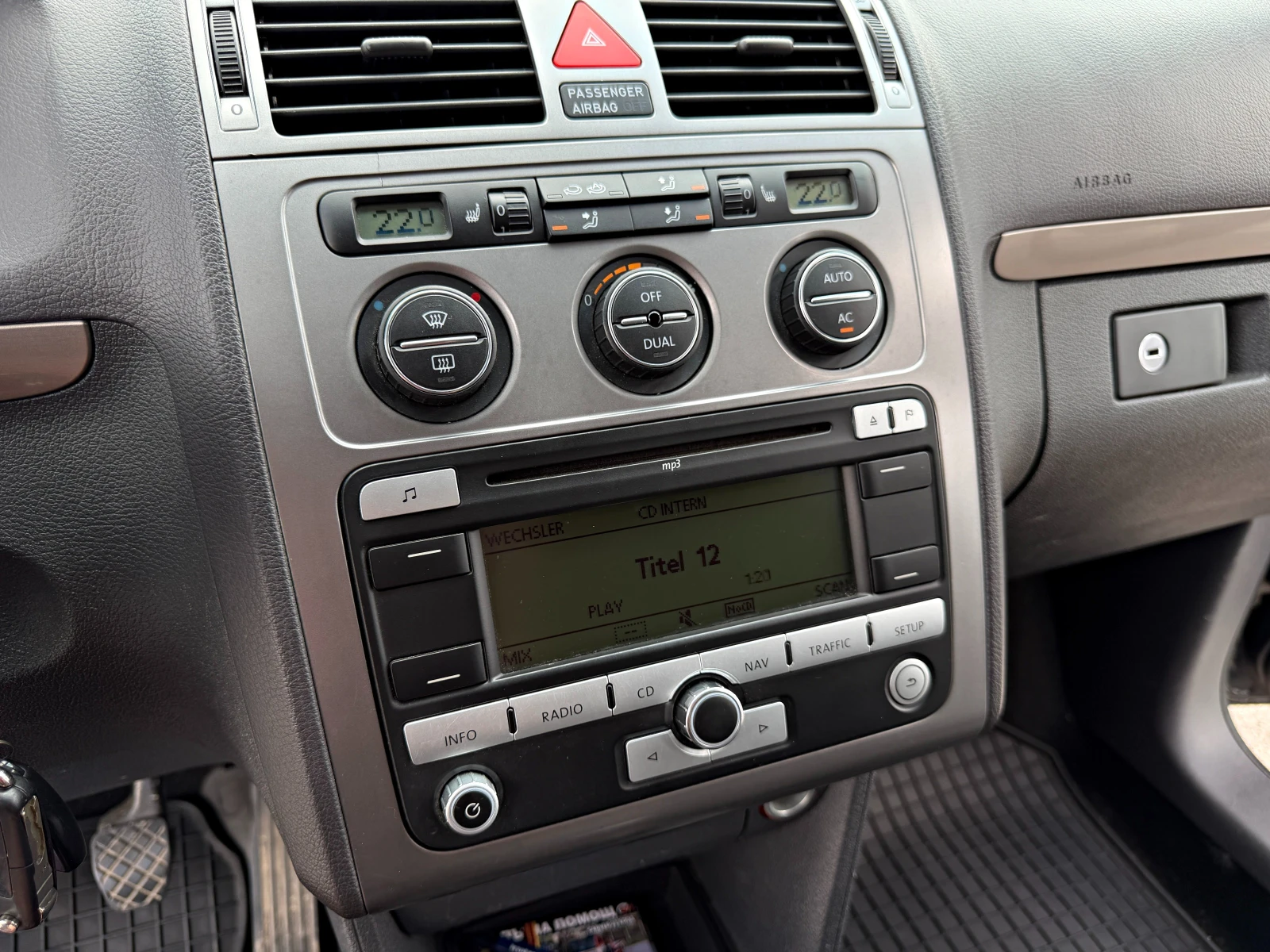 VW Touran 1.9 105кс 6 скорости ПОДГРЕВ, снимка 7 - Автомобили и джипове - 54790906
