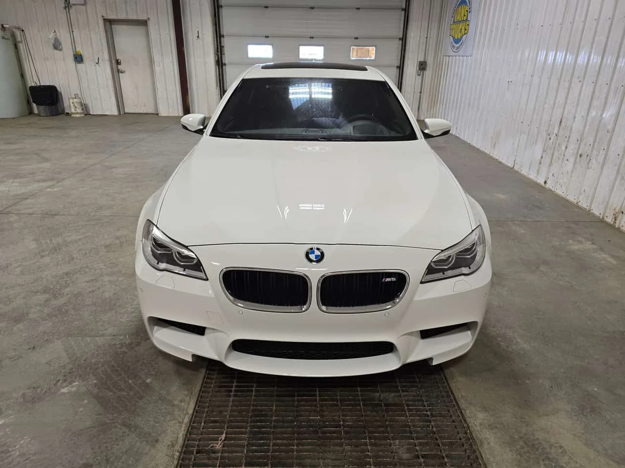 BMW M5 * 4dr Sdn * АВТОКРЕДИТ БЕЗ ПЪРВОНАЧАЛНА ВНОСКА* , снимка 6 - Автомобили и джипове - 55146580