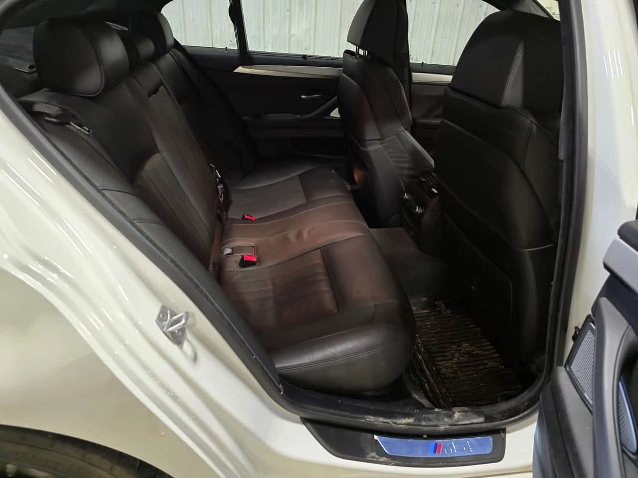 BMW M5 * 4dr Sdn * АВТОКРЕДИТ БЕЗ ПЪРВОНАЧАЛНА ВНОСКА* , снимка 13 - Автомобили и джипове - 55146580