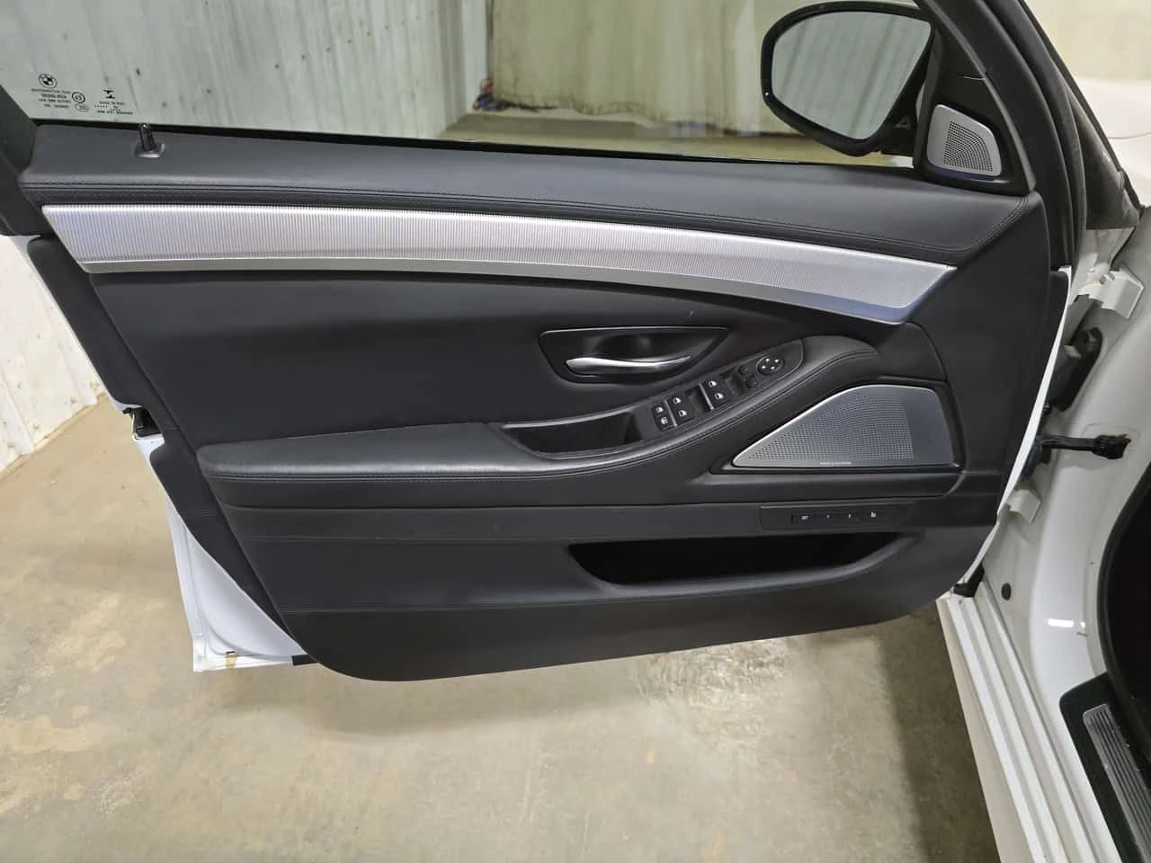 BMW M5 * 4dr Sdn * АВТОКРЕДИТ БЕЗ ПЪРВОНАЧАЛНА ВНОСКА* , снимка 10 - Автомобили и джипове - 55146580