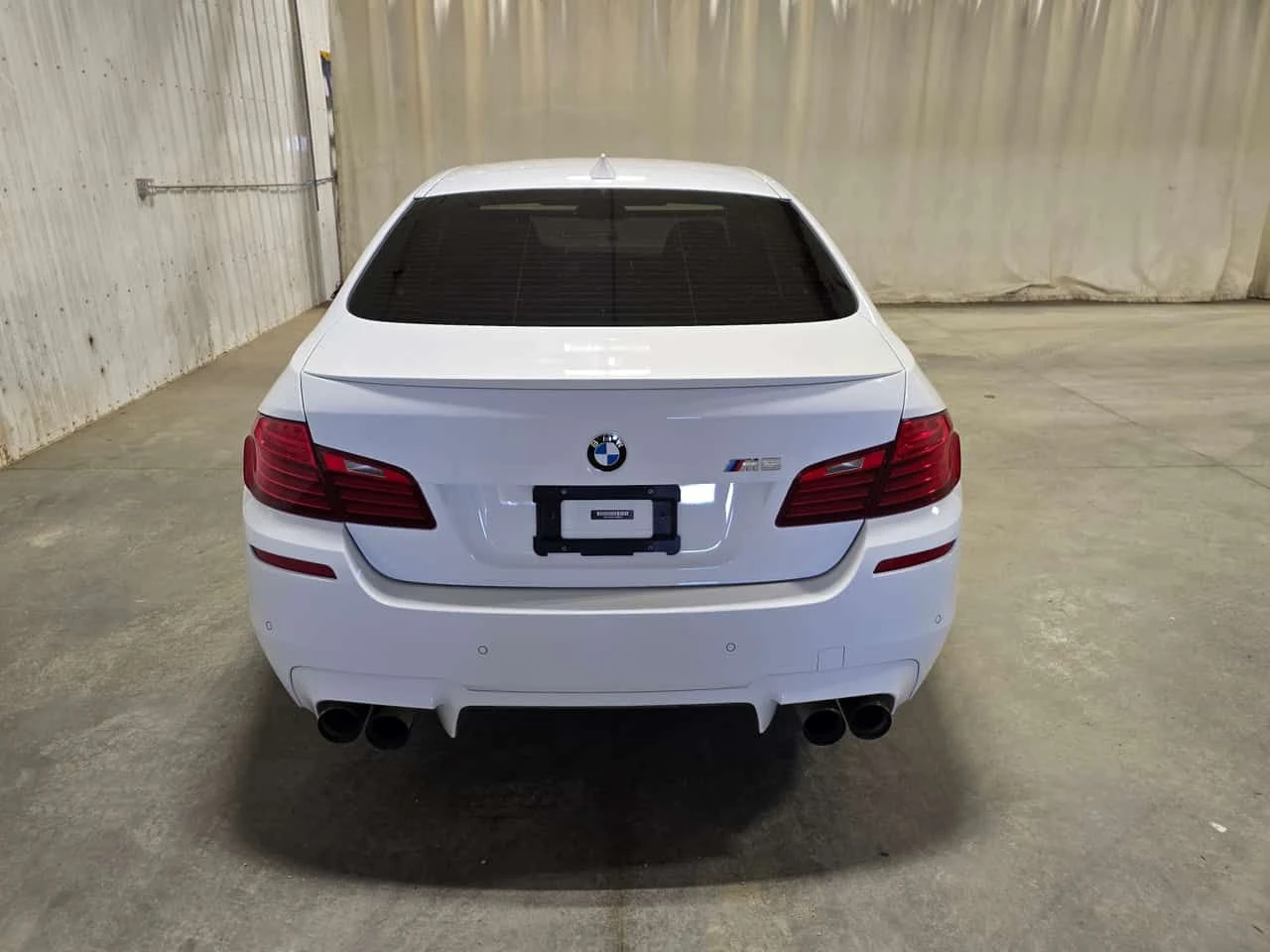 BMW M5 * 4dr Sdn * АВТОКРЕДИТ БЕЗ ПЪРВОНАЧАЛНА ВНОСКА* , снимка 4 - Автомобили и джипове - 55146580
