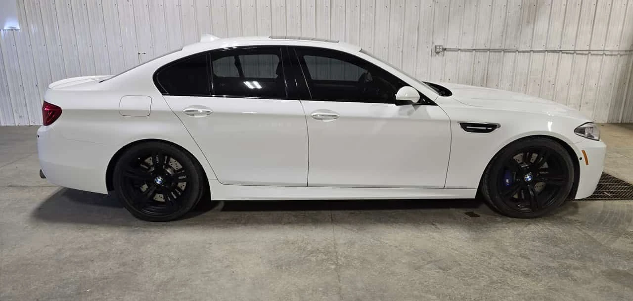 BMW M5 * 4dr Sdn * АВТОКРЕДИТ БЕЗ ПЪРВОНАЧАЛНА ВНОСКА* , снимка 2 - Автомобили и джипове - 55146580