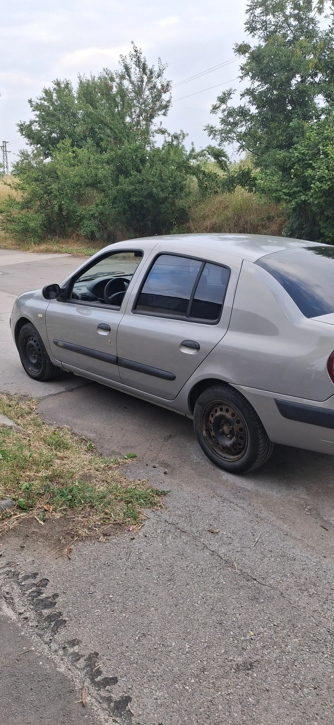 Renault Clio 1.4, снимка 4 - Автомобили и джипове - 55364149