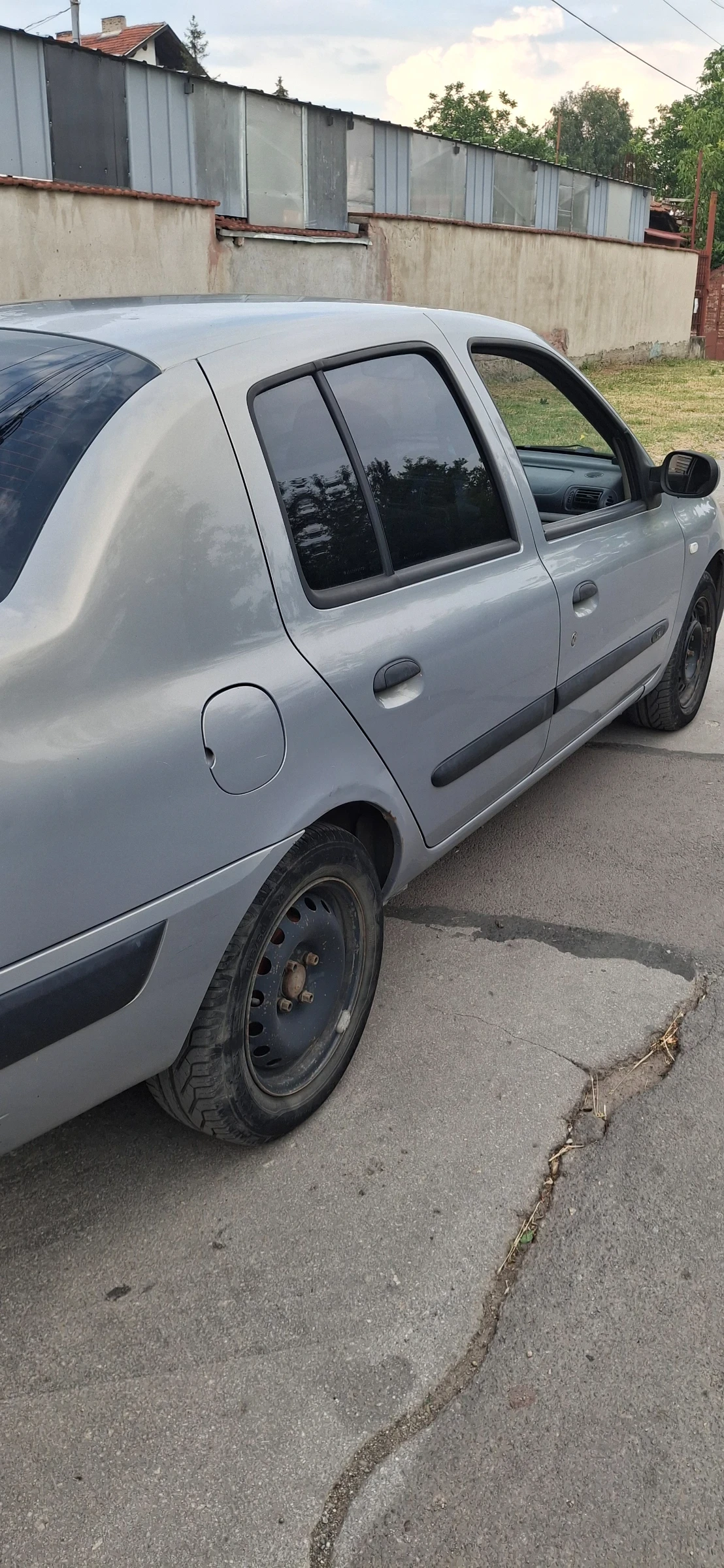Renault Clio 1.4, снимка 5 - Автомобили и джипове - 55364149