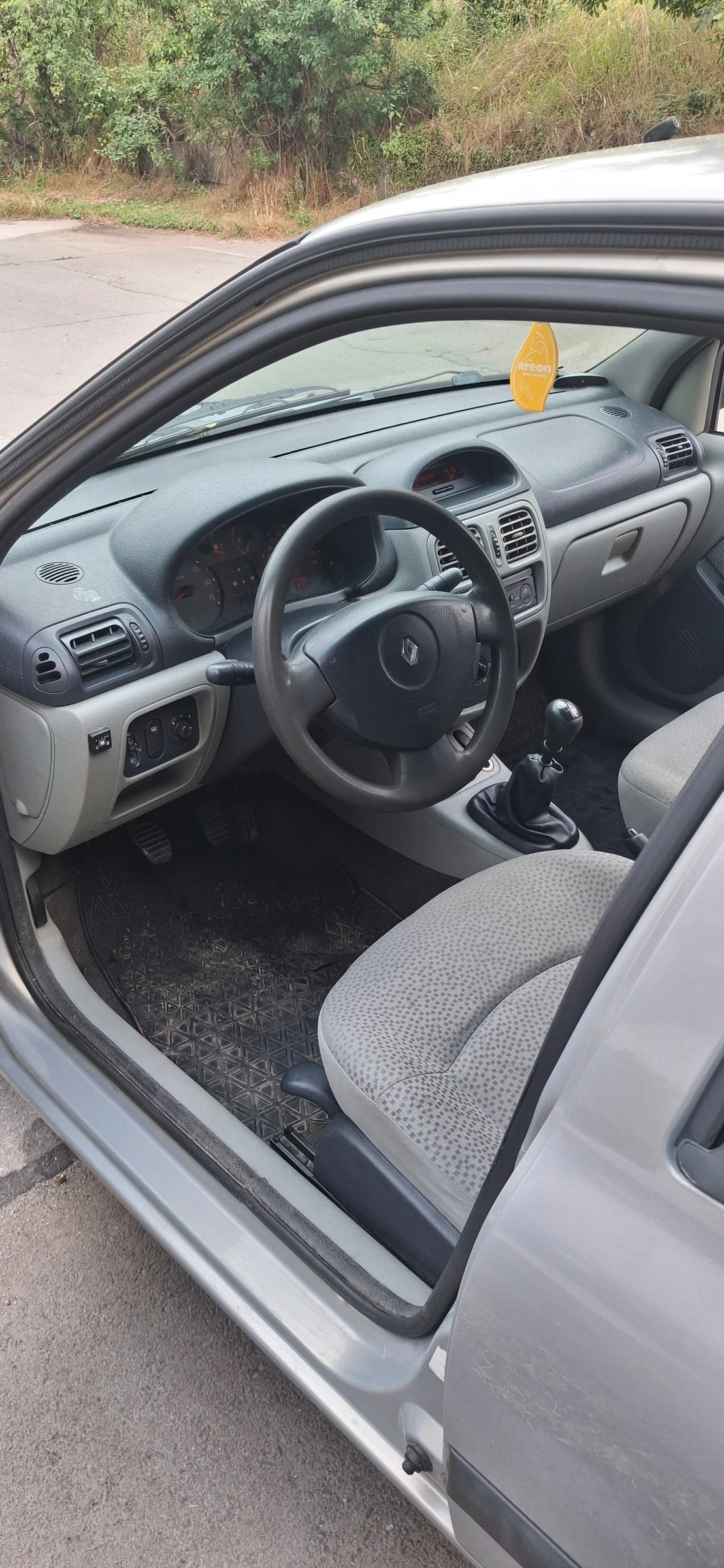 Renault Clio 1.4, снимка 13 - Автомобили и джипове - 55364149