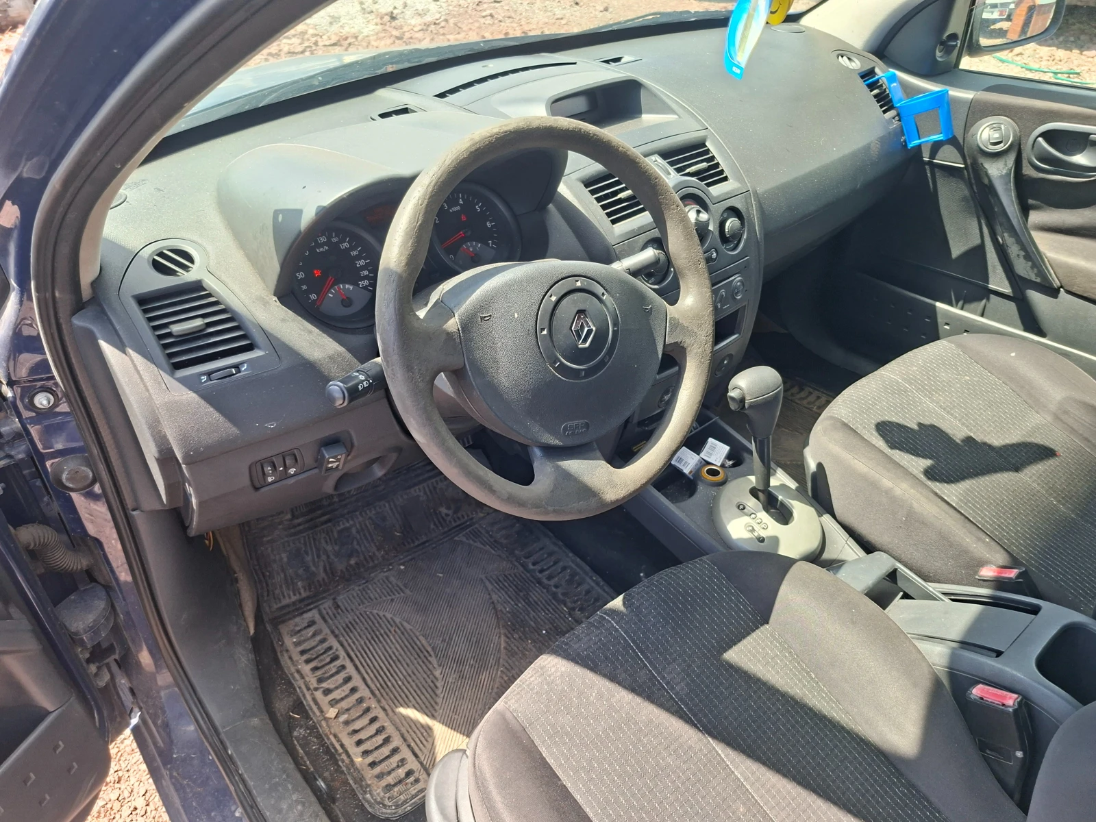 Renault Megane 1.6 16v автомат, снимка 5 - Автомобили и джипове - 55414327