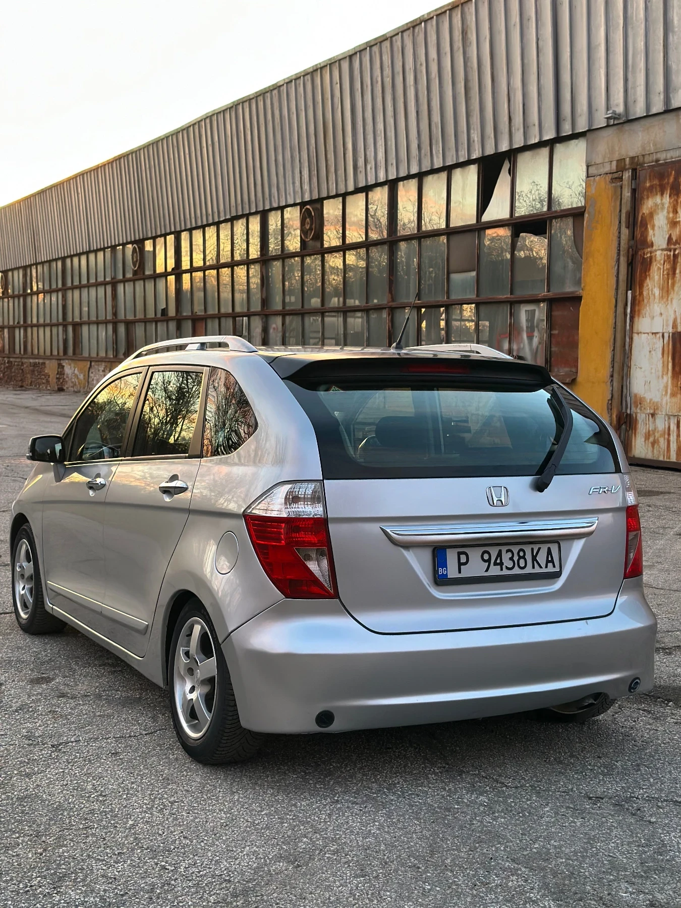 Honda Fr-v, снимка 3 - Автомобили и джипове - 56092121