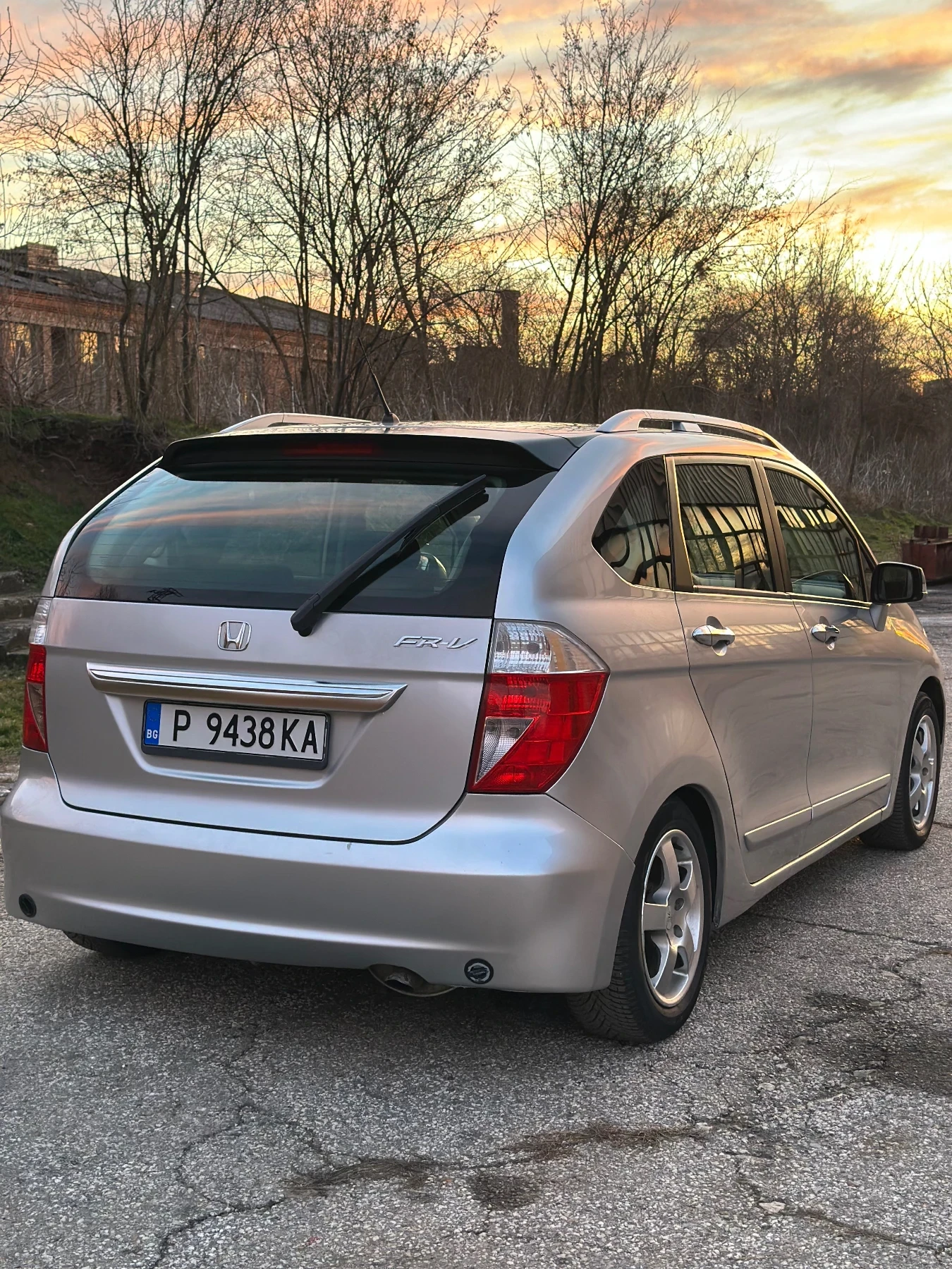 Honda Fr-v, снимка 4 - Автомобили и джипове - 56092121