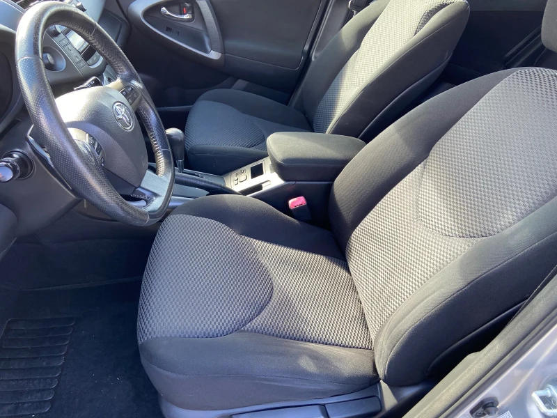 Toyota Rav4, снимка 9 - Автомобили и джипове - 52273785