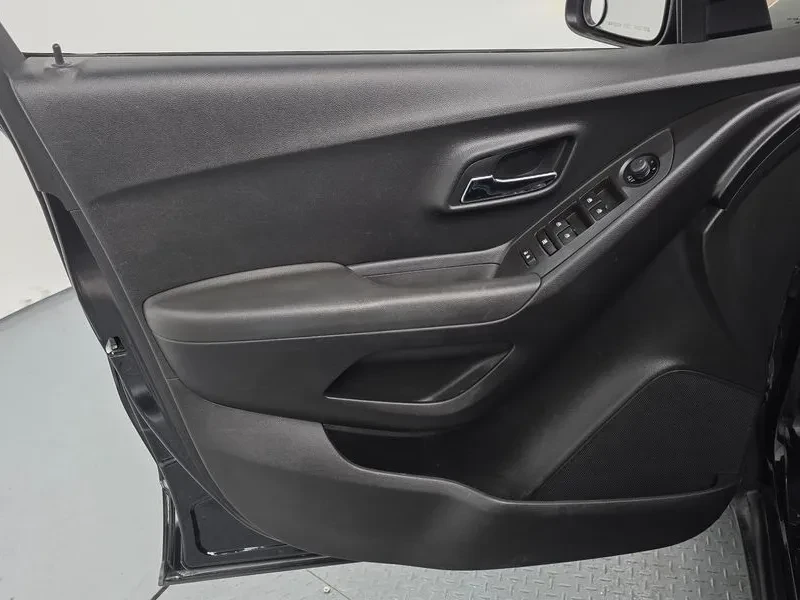 Chevrolet Trax 1.4, снимка 17 - Автомобили и джипове - 54330246