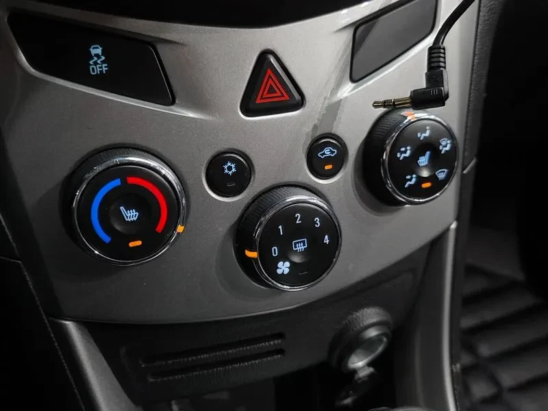 Chevrolet Trax 1.4, снимка 16 - Автомобили и джипове - 54330246