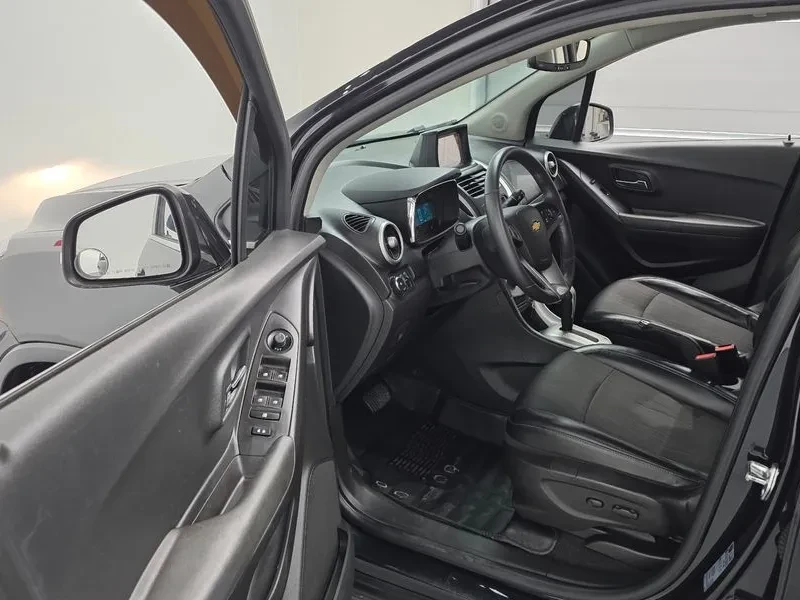 Chevrolet Trax 1.4, снимка 11 - Автомобили и джипове - 54330246