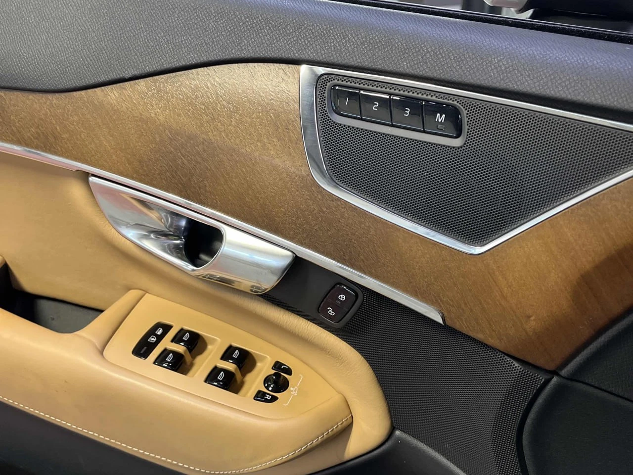 Volvo Xc90 INSCRIPTION/HUD/PANO/LANE DEPARTURE/BLIND SPOT/B&W - изображение 9