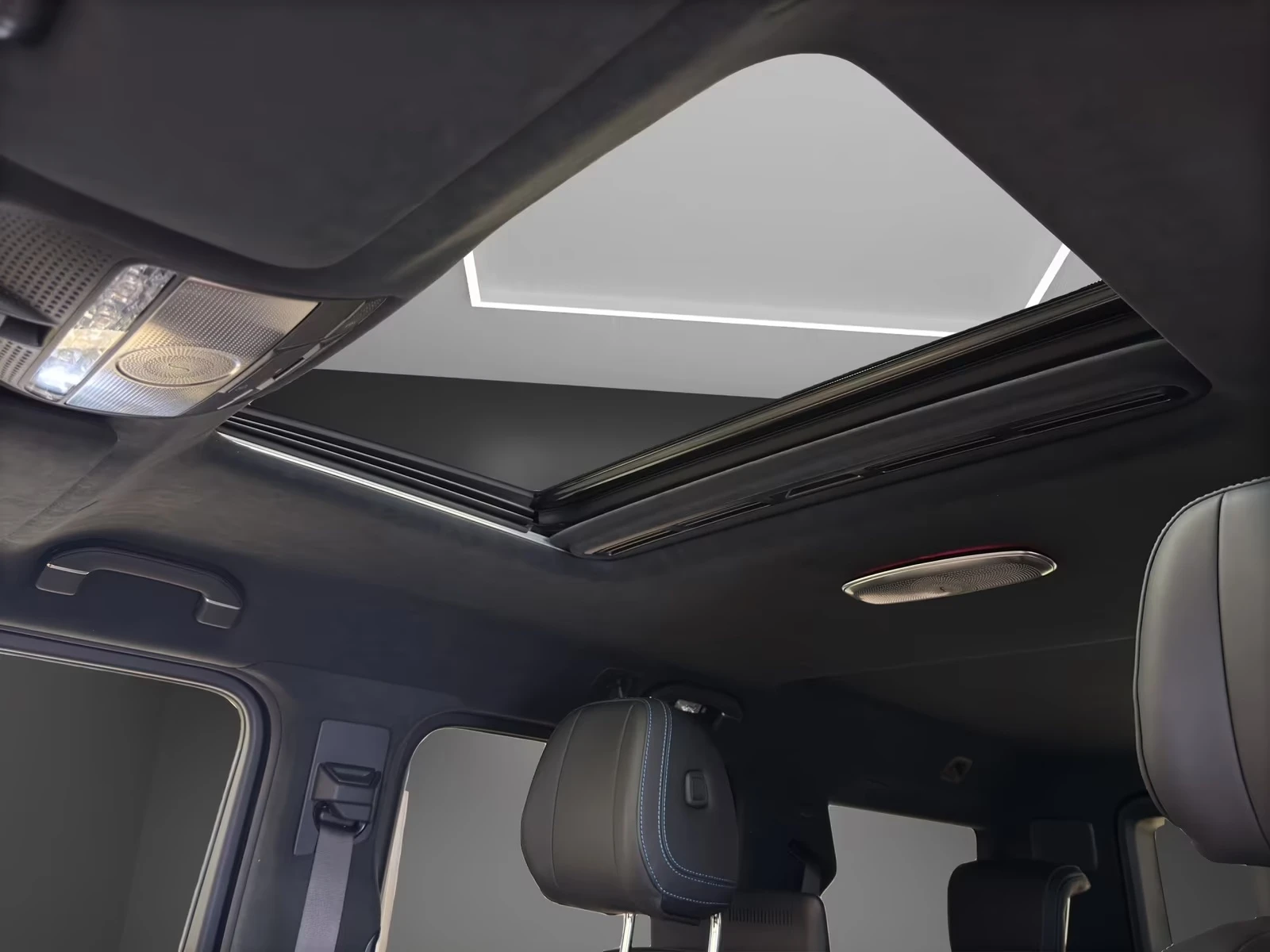 Mercedes-Benz G 580 EQ 4-MATIC AMG EDITION-ONE TV CARBON, снимка 12 - Автомобили и джипове - 54207639