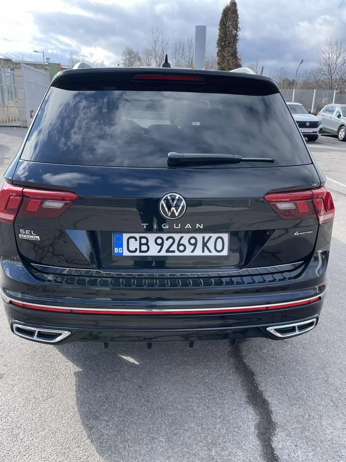 VW Tiguan R-line 13 000 km, снимка 11 - Автомобили и джипове - 54592683
