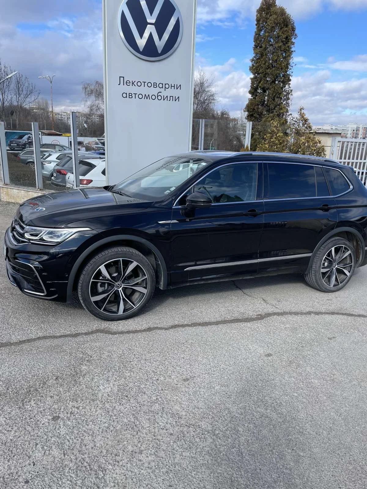 VW Tiguan R-line 13 000 km, снимка 2 - Автомобили и джипове - 54592683