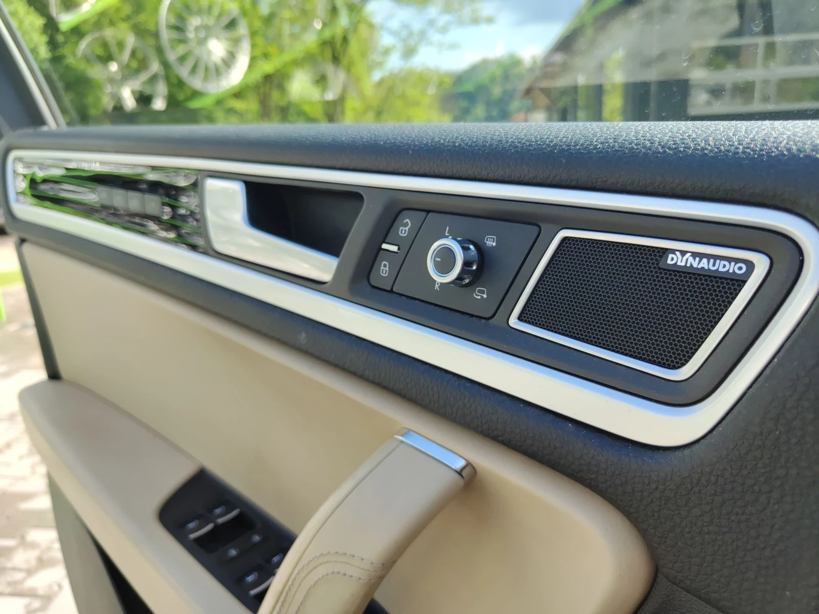 VW Touareg 3.0 TDI Exclusive , снимка 16 - Автомобили и джипове - 54729702