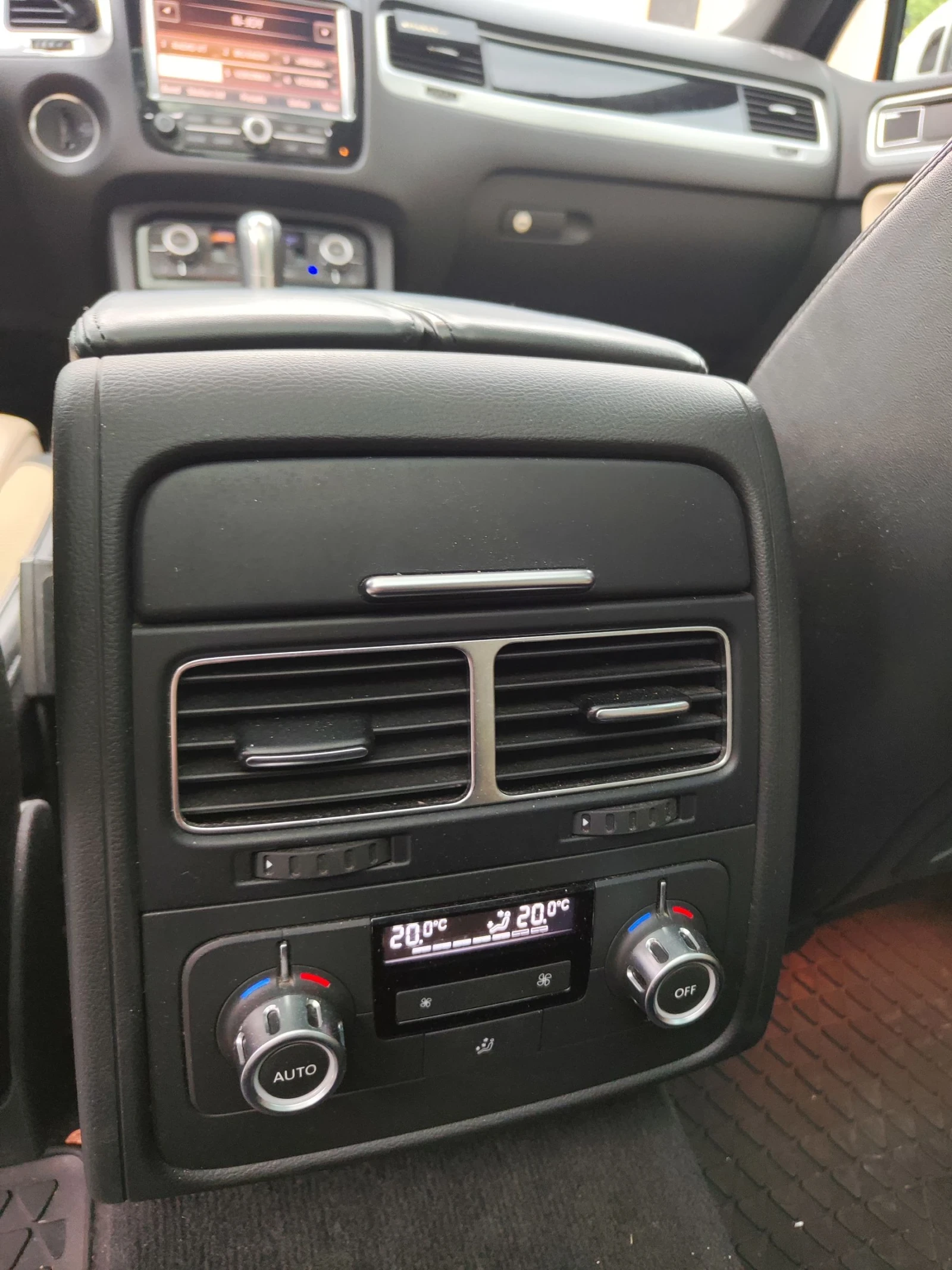 VW Touareg 3.0 TDI Exclusive , снимка 12 - Автомобили и джипове - 54729702