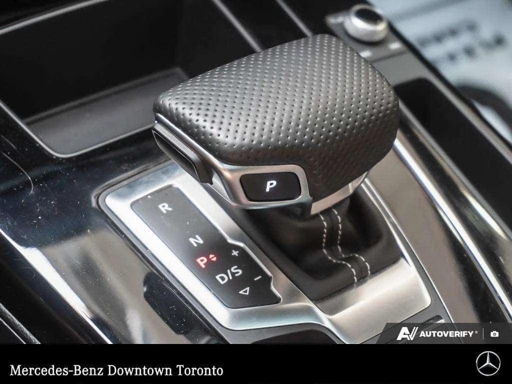 Audi Q5 * Technik * S Line * CARFAX * ФИКСИРАНА ЦЕНА ДО БГ, снимка 12 - Автомобили и джипове - 55534793