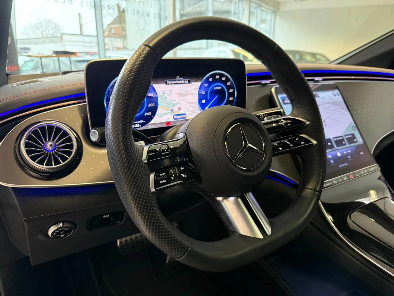 Mercedes-Benz EQE 350 AMG/476HP/4M/BURM/HUD/PANO/360/NIGHT/715z, снимка 10 - Автомобили и джипове - 55573676