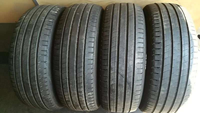 Гуми Летни 235/65R17, снимка 1 - Гуми и джанти - 25714256