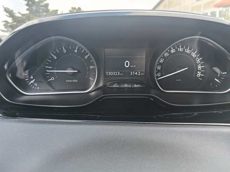 Peugeot 208 1.4 бензин 95 кс, Евро 5, Климатик, Отлично , снимка 16 - Автомобили и джипове - 52032760