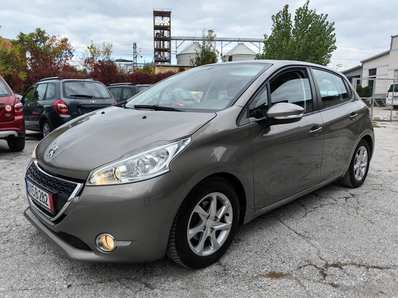 Peugeot 208 1.4 бензин 95 кс, Евро 5, Климатик, Отлично , снимка 8 - Автомобили и джипове - 52032760