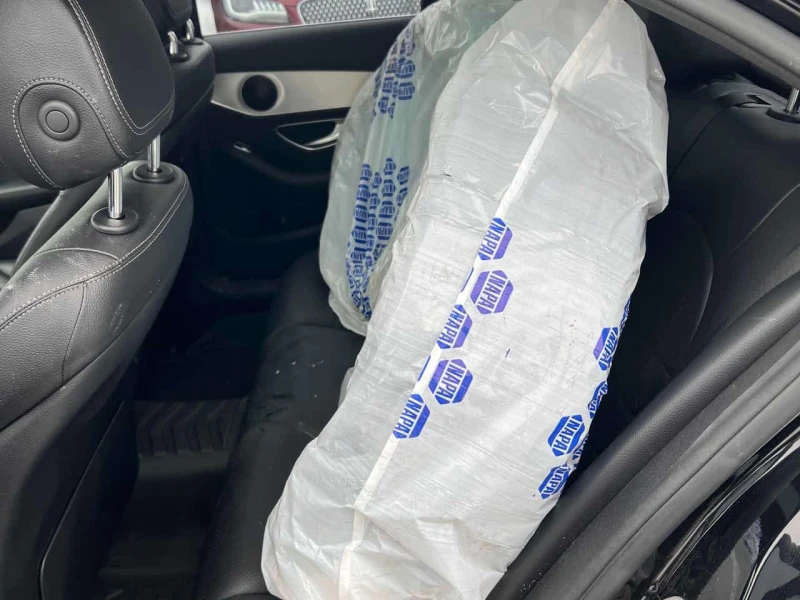 Mercedes-Benz C 300 * БЕЗ ЗАБЕЛЕЖКИ* DISTRONIC* ШИБИДАХ* , снимка 11 - Автомобили и джипове - 53528010