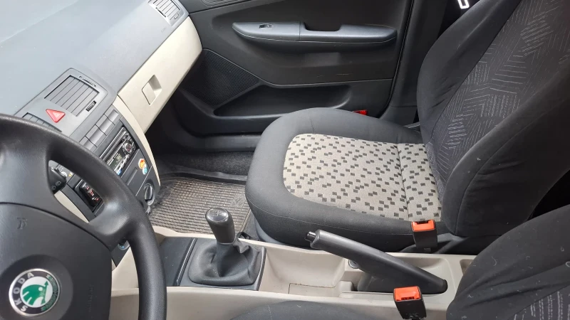 Skoda Fabia, снимка 9 - Автомобили и джипове - 53597962
