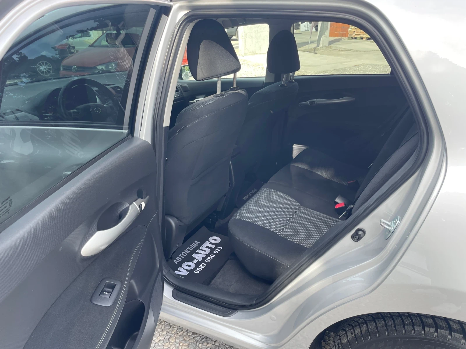 Toyota Auris 1.3i NAVI - изображение 8