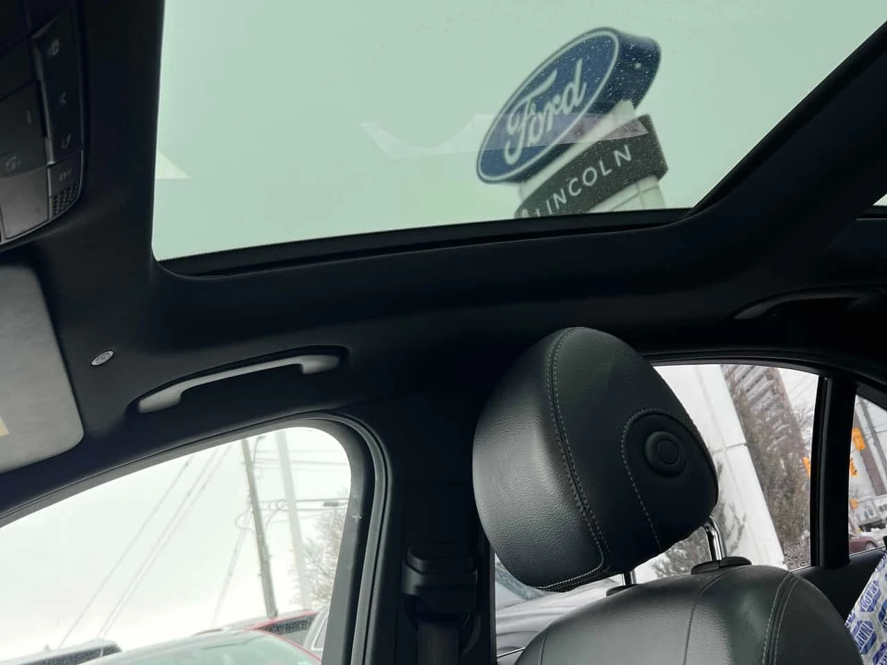 Mercedes-Benz C 300 * БЕЗ ЗАБЕЛЕЖКИ* DISTRONIC* ШИБИДАХ*  - изображение 10