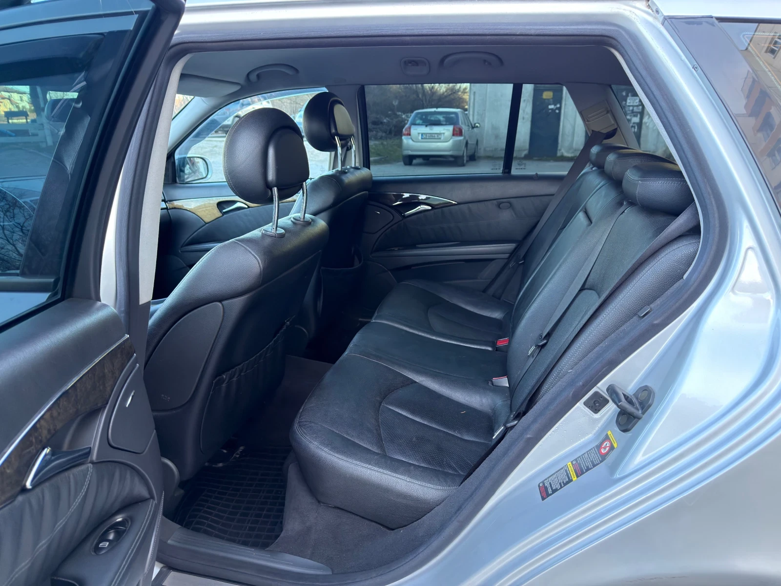 Mercedes-Benz E 270 Автоматик !!!, снимка 10 - Автомобили и джипове - 53786935