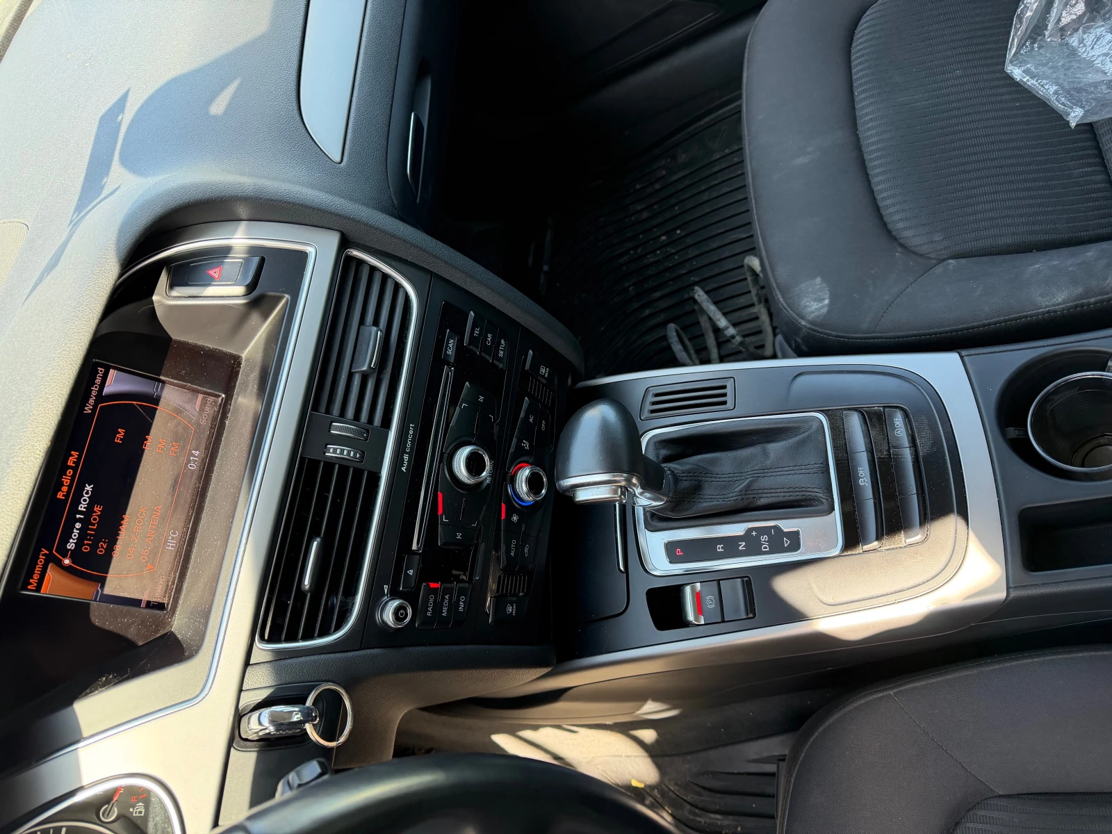 Audi A4 2.0 TDI Facelift, снимка 12 - Автомобили и джипове - 53816154