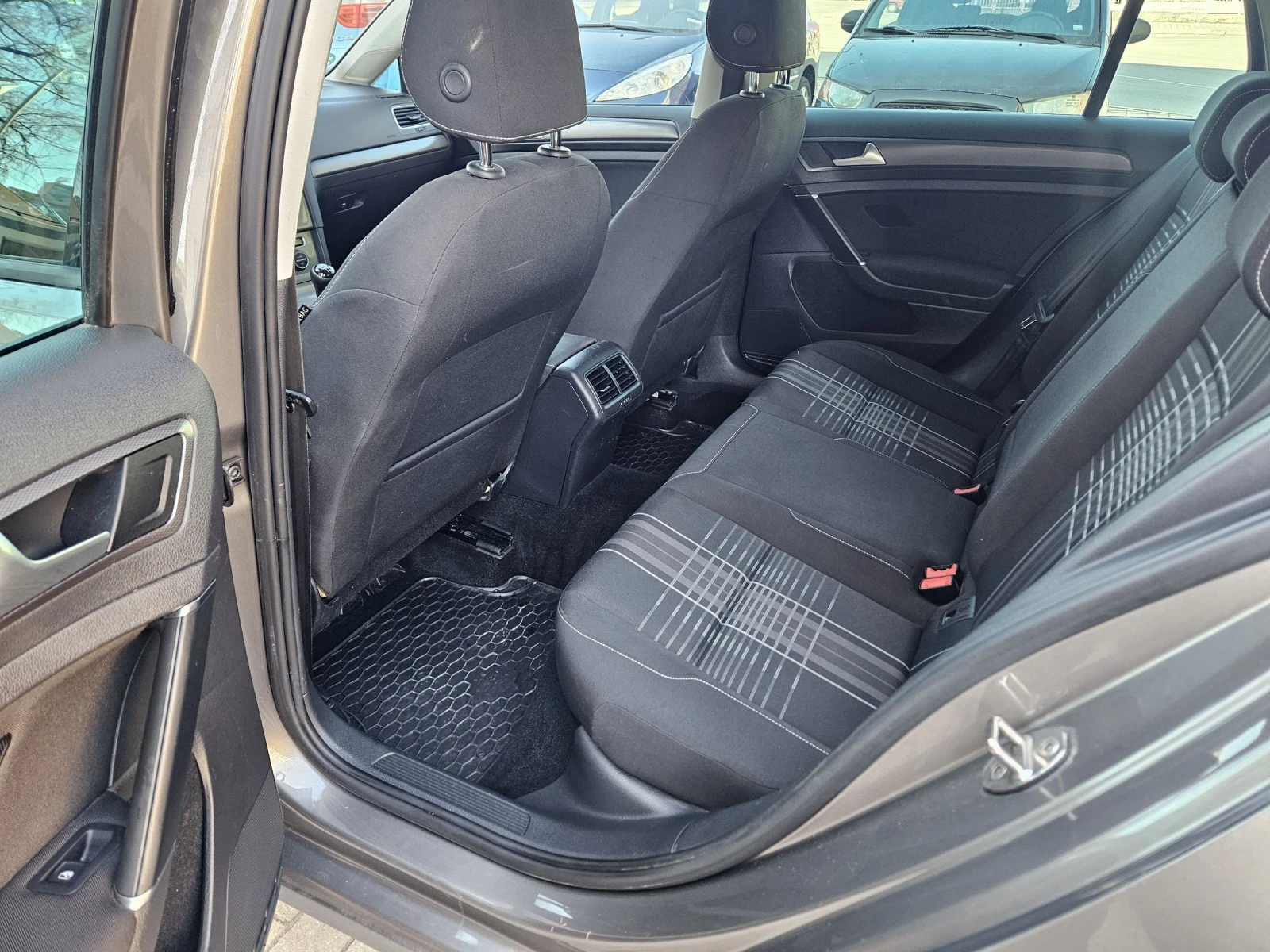 VW Golf 2.0 150 k.s LOUNGE, снимка 15 - Автомобили и джипове - 53826865