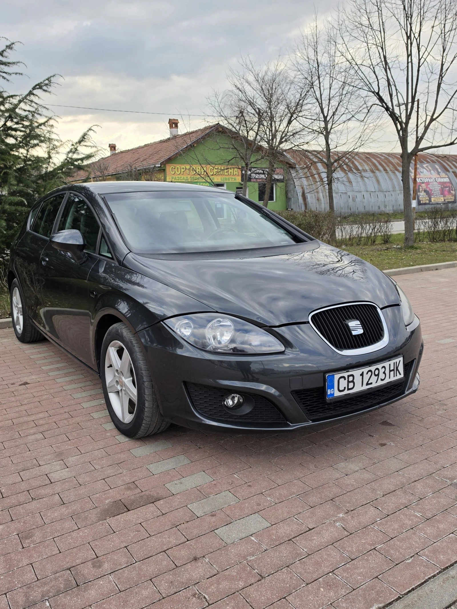 Seat Leon 1.6TDI 105кс, снимка 3 - Автомобили и джипове - 53848752