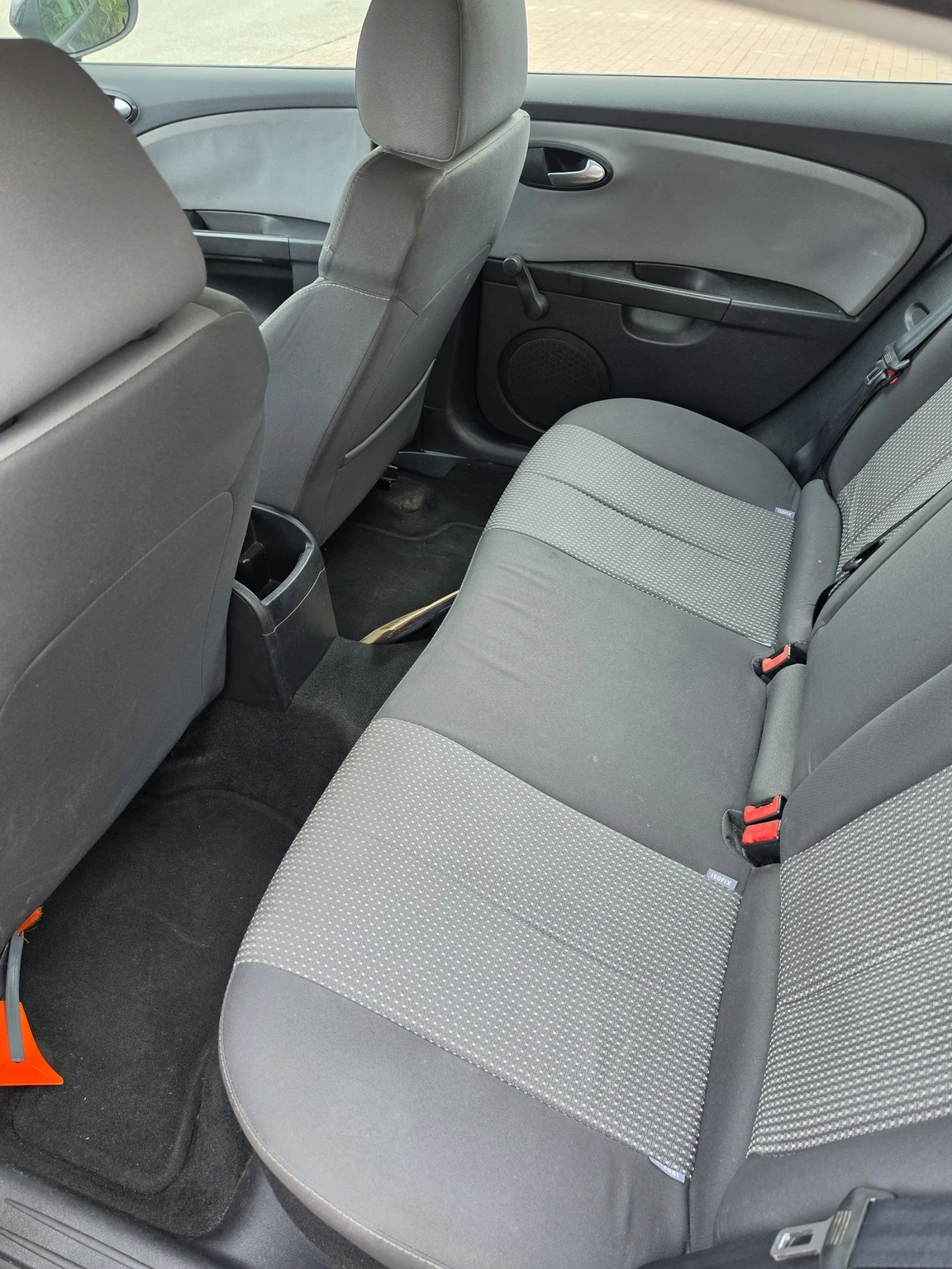 Seat Leon 1.6TDI 105кс, снимка 7 - Автомобили и джипове - 53848752