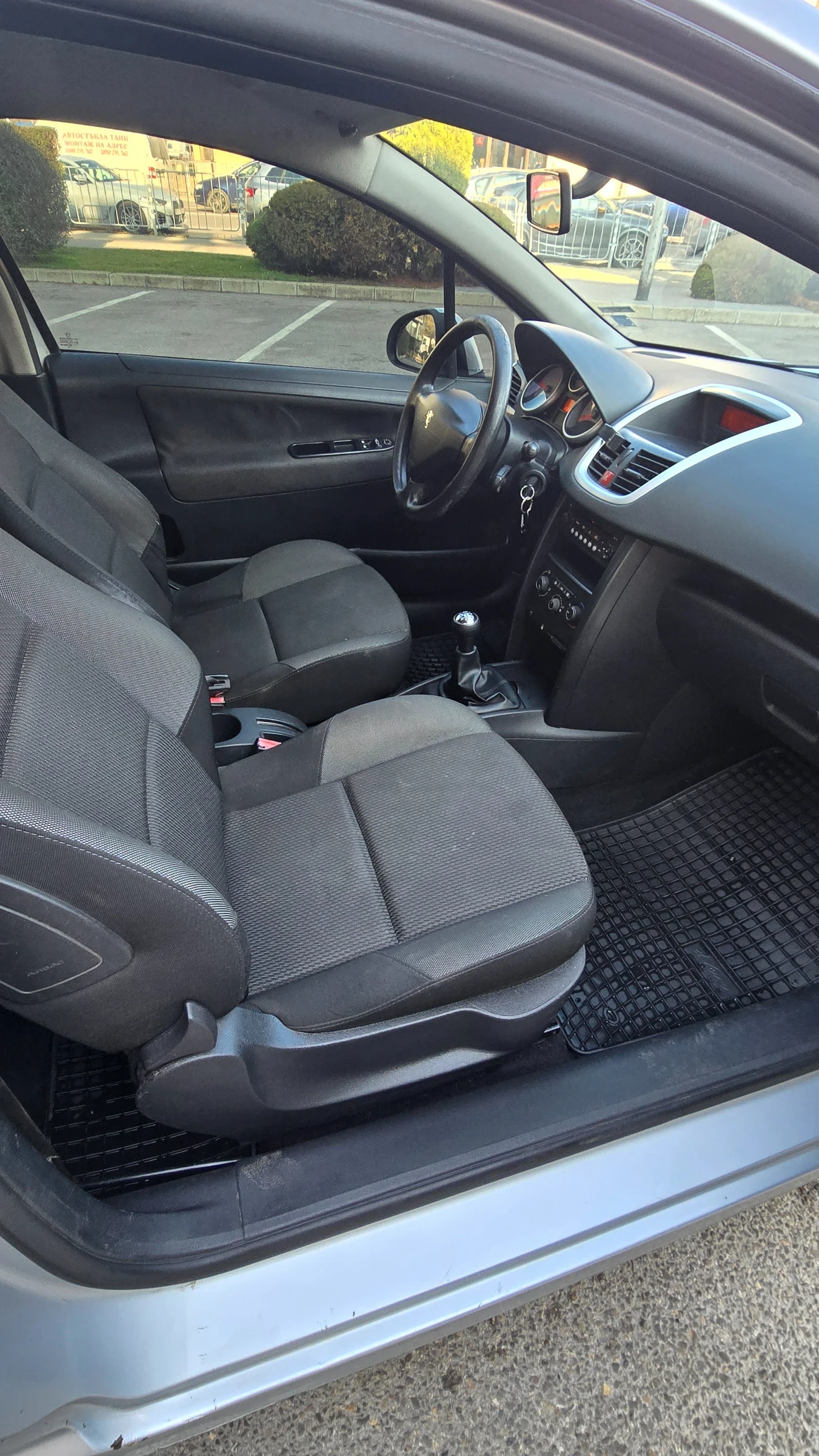 Peugeot 207 1.4 HDI, снимка 12 - Автомобили и джипове - 53973887