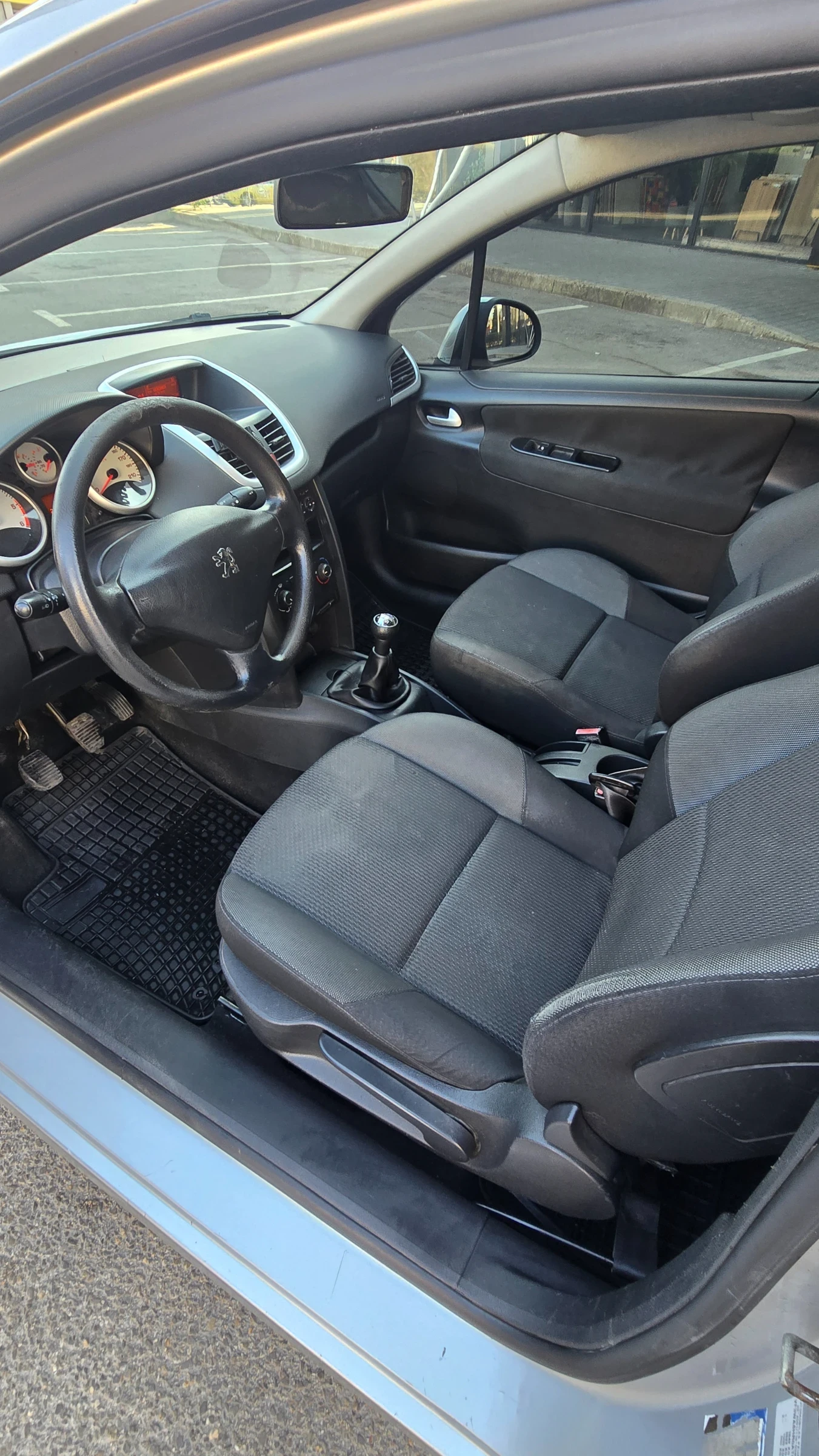 Peugeot 207 1.4 HDI, снимка 10 - Автомобили и джипове - 53973887