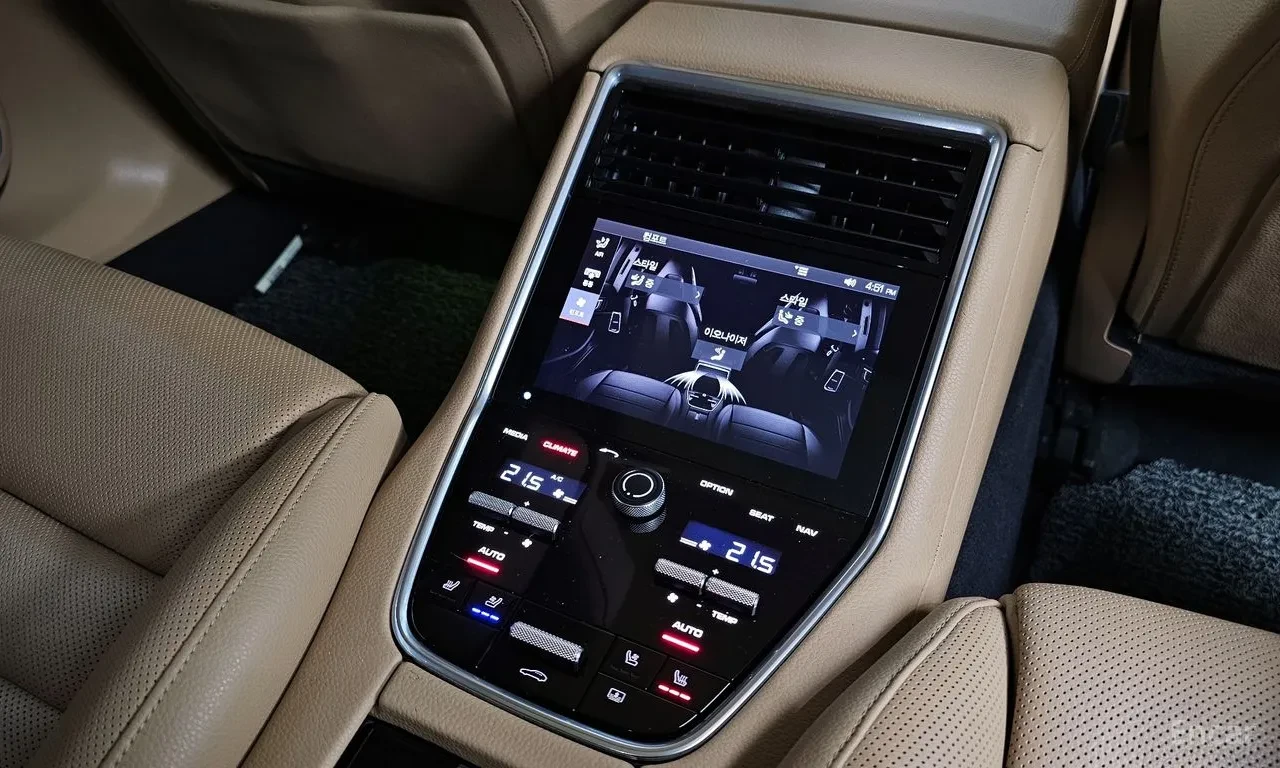Porsche Panamera E-HYBRID* 360* ОБДУХ* 462КС+ , снимка 12 - Автомобили и джипове - 54611165