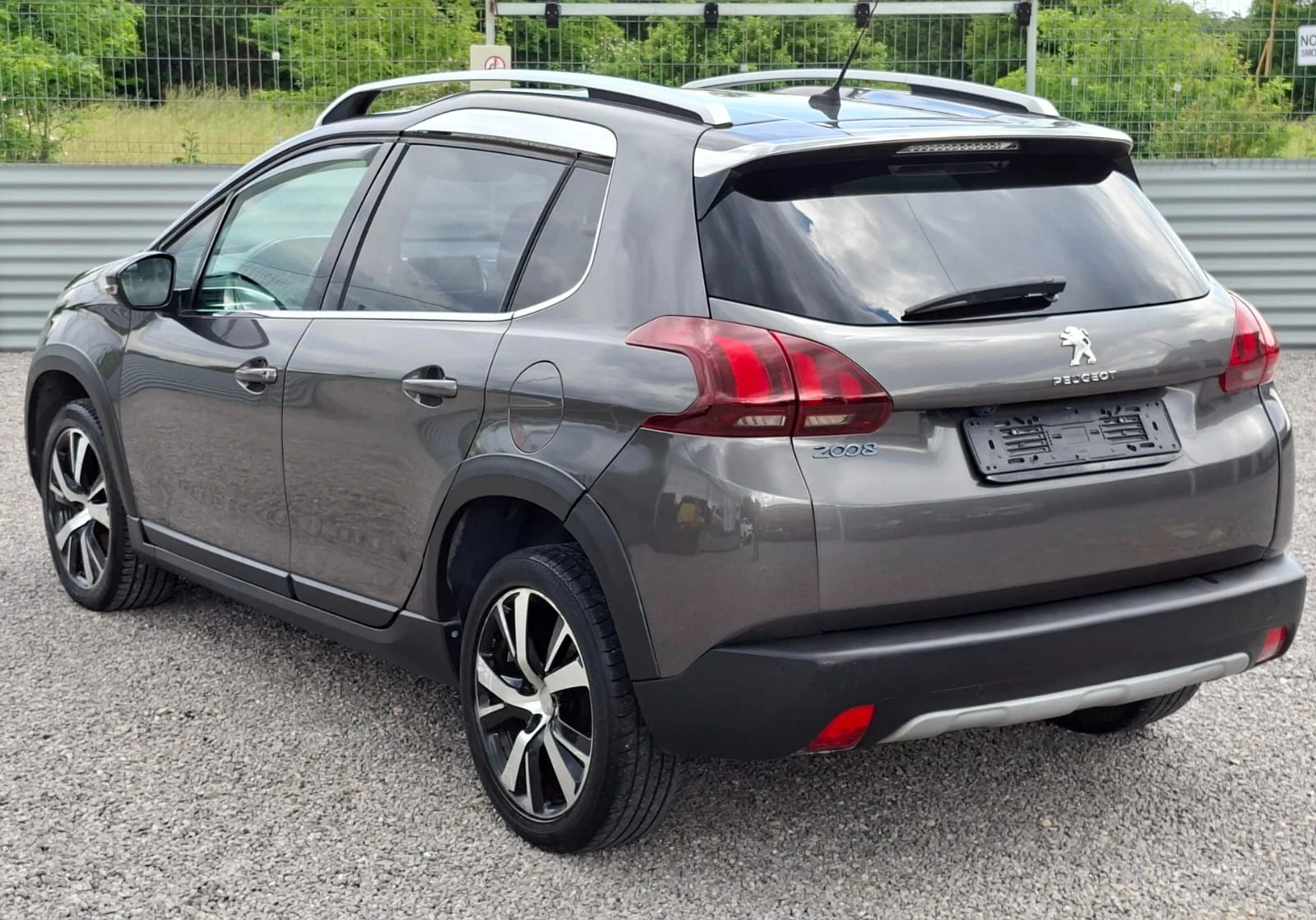 Peugeot 2008 1.6HDI-120кс-ПАНОРАМА-КОЖЕН САЛОН, снимка 5 - Автомобили и джипове - 54767067