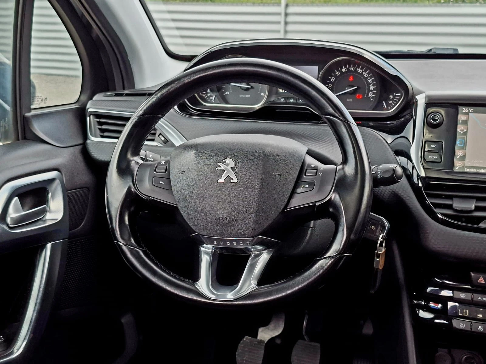 Peugeot 2008 1.6HDI-120кс-ПАНОРАМА-КОЖЕН САЛОН, снимка 9 - Автомобили и джипове - 54767067