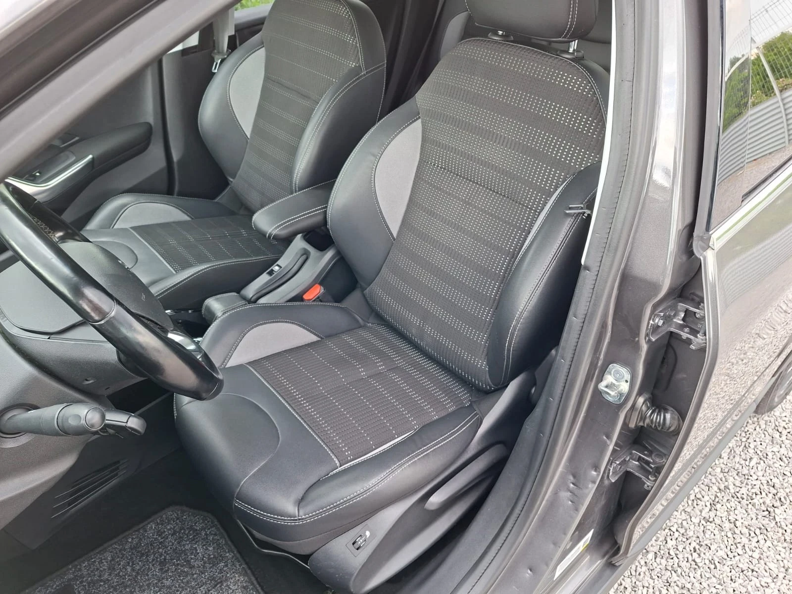 Peugeot 2008 1.6HDI-120кс-ПАНОРАМА-КОЖЕН САЛОН, снимка 11 - Автомобили и джипове - 54767067