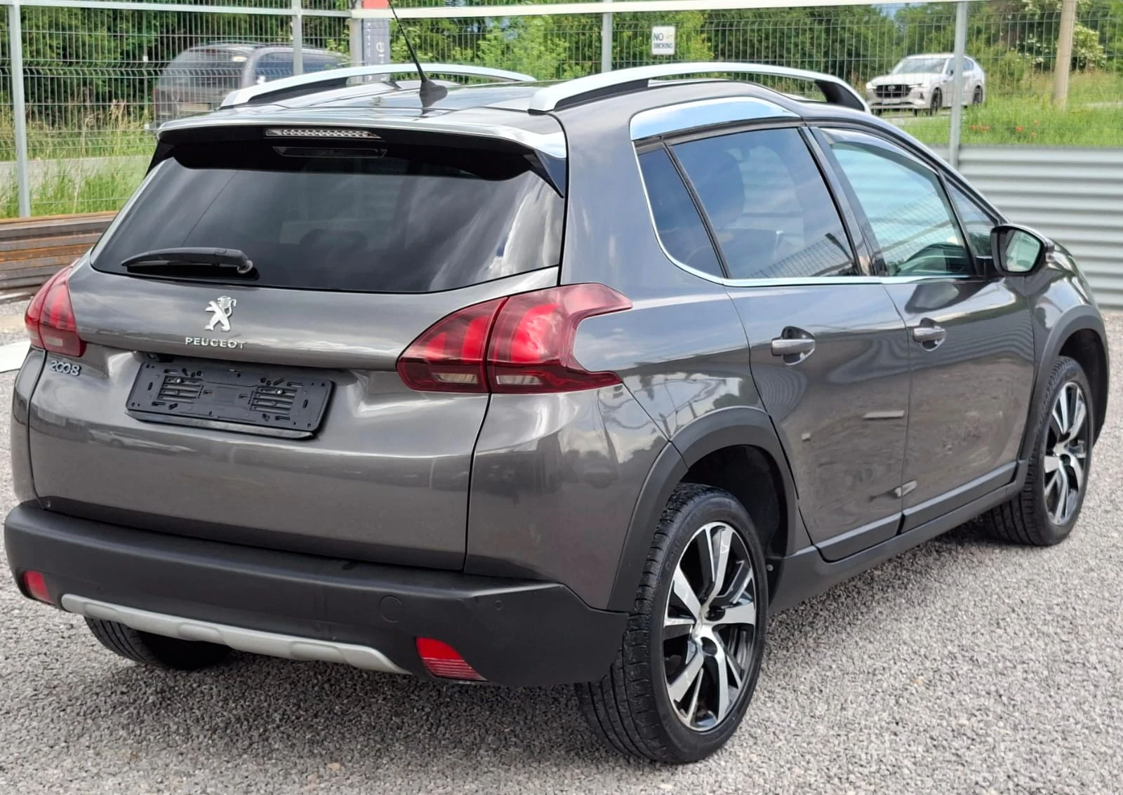 Peugeot 2008 1.6HDI-120кс-ПАНОРАМА-КОЖЕН САЛОН, снимка 6 - Автомобили и джипове - 54767067