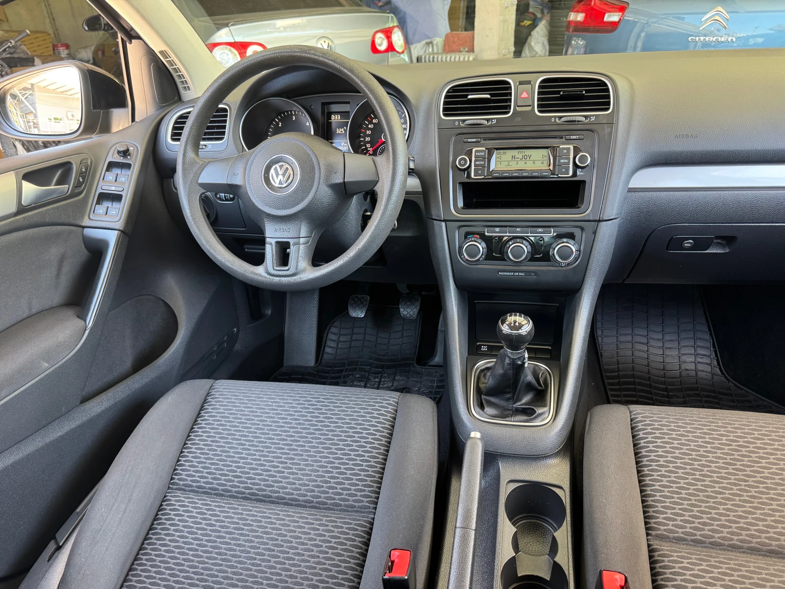 VW Golf 1.6TDI-90кс., снимка 11 - Автомобили и джипове - 55100781