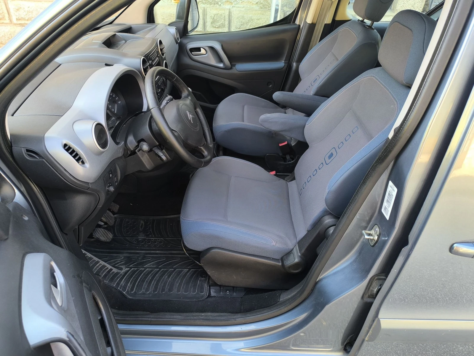 Citroen Berlingo 1.6 бензин , снимка 7 - Автомобили и джипове - 55408866