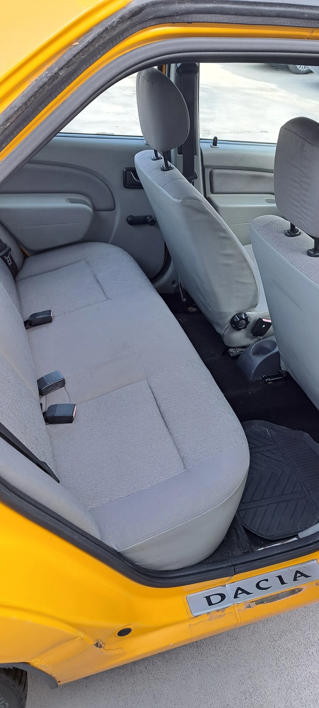 Dacia Logan 1.5 DCI, снимка 7 - Автомобили и джипове - 55699620