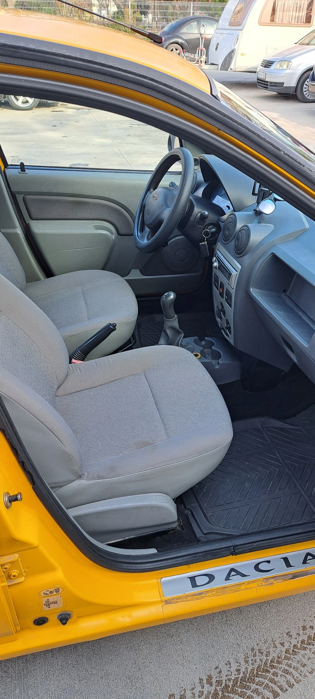 Dacia Logan 1.5 DCI, снимка 6 - Автомобили и джипове - 55699620