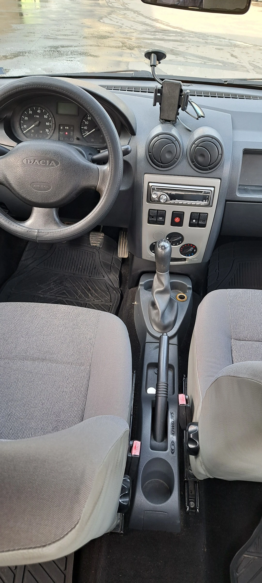 Dacia Logan 1.5 DCI, снимка 15 - Автомобили и джипове - 55699620